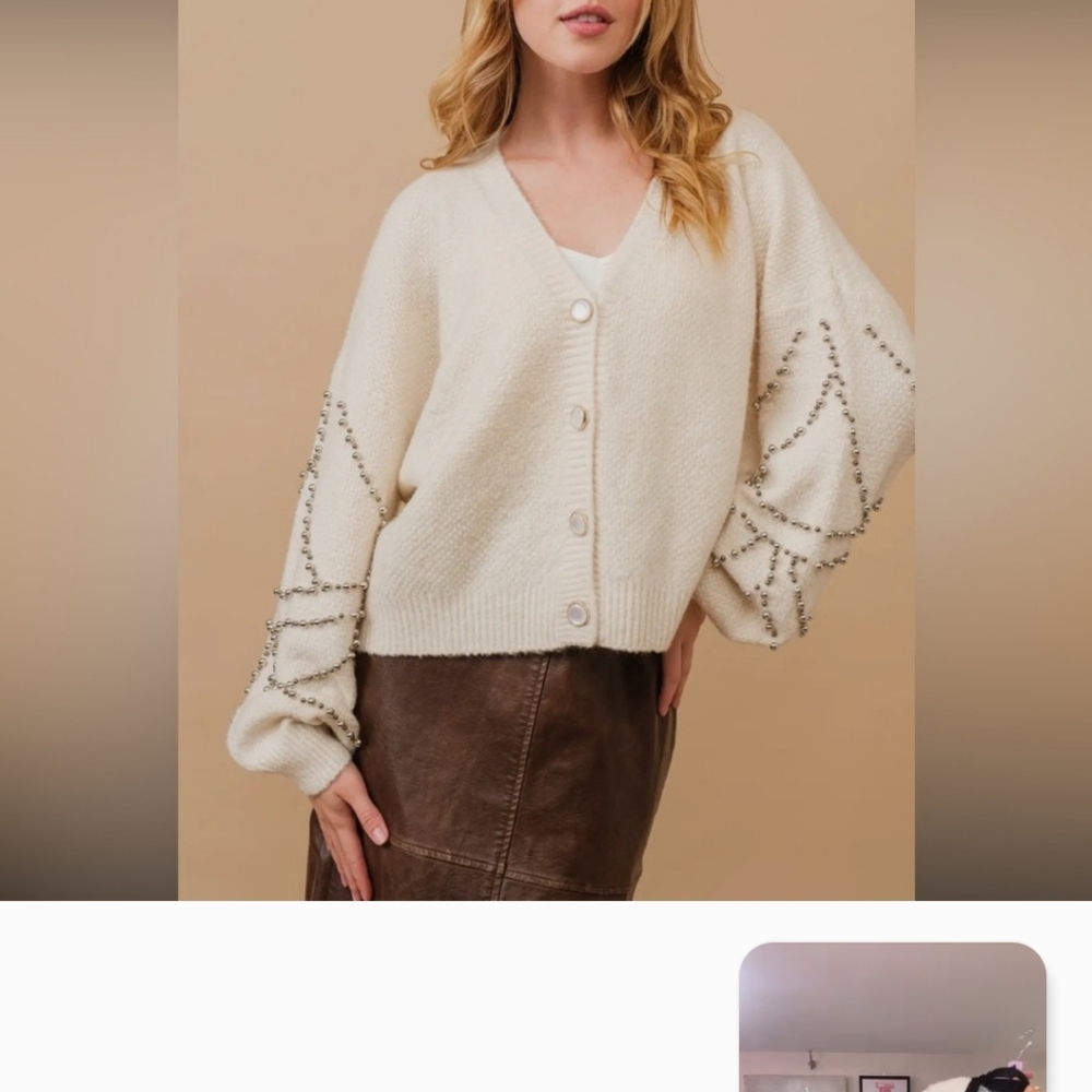 318. Gunmetal pearl Puff Sleeve cardigan, Cream Color, Size M/L